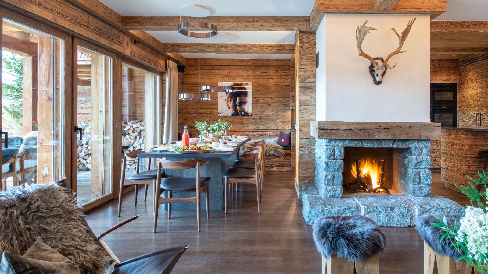 Luxury-Ski-Chalet-Verbier-Victoria-111-Oxford-Ski-Dining2.jpg
