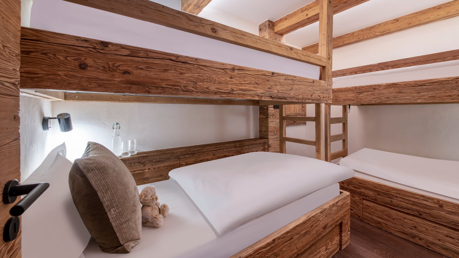 Luxury-Ski-Chalet-Verbier-Victoria-111-Oxford-Ski-Bunk-Bedroom (5).jpg