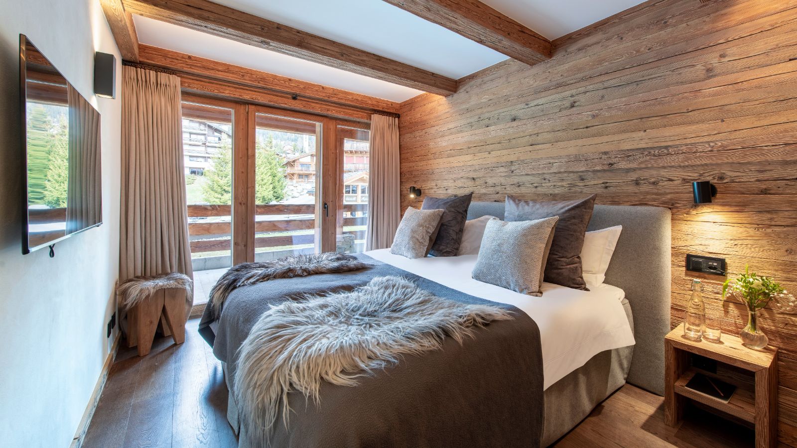 Luxury-Ski-Chalet-Verbier-Victoria-111-Oxford-Ski-Bedroom (17).jpg