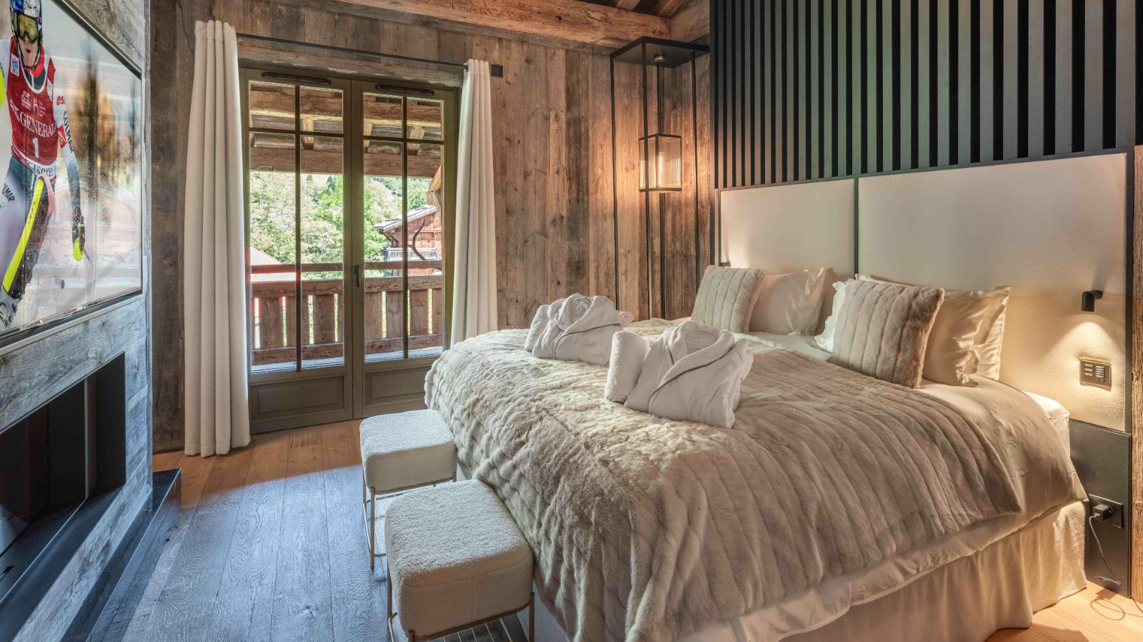 Luxury-Ski-Chalet-Megeve-Chalet-Le-Lodge-Oxford-Ski-Bedroom (10).jpg