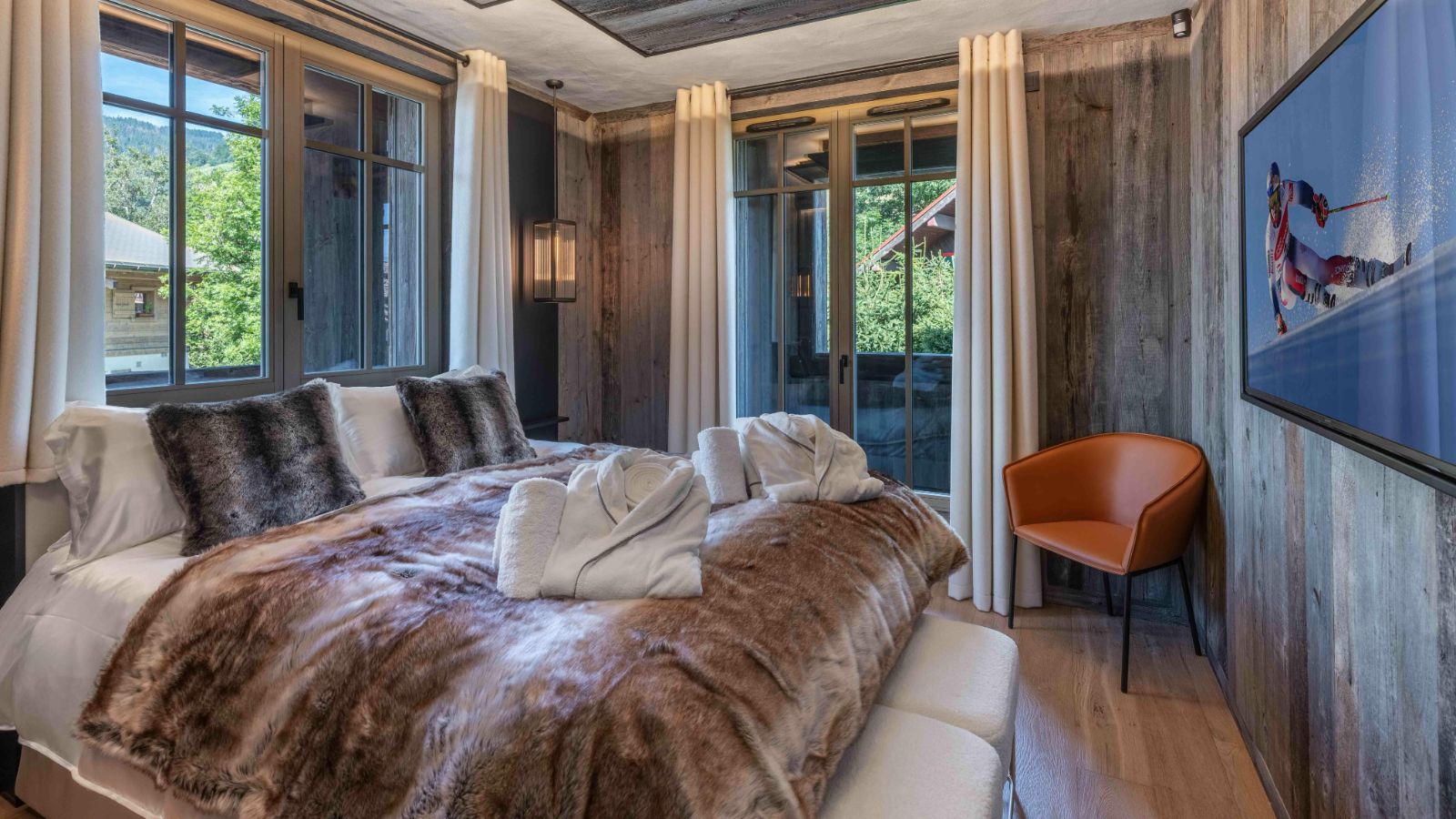 Luxury-Ski-Chalet-Megeve-Chalet-Le-Lodge-Oxford-Ski-Bedroom (20).jpg