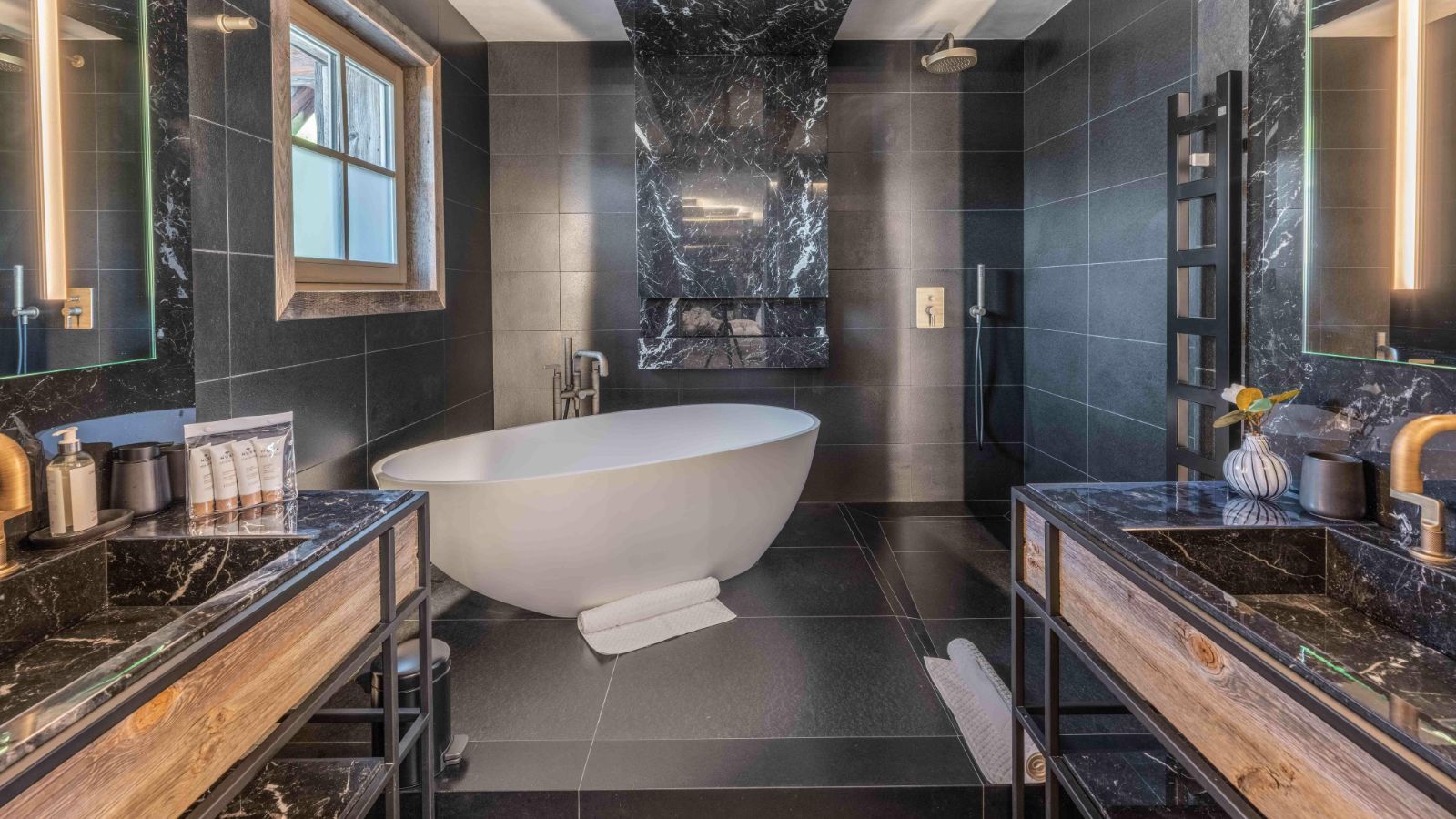 Luxury-Ski-Chalet-Megeve-Chalet-Le-Lodge-Oxford-Ski-Bathroom.jpg
