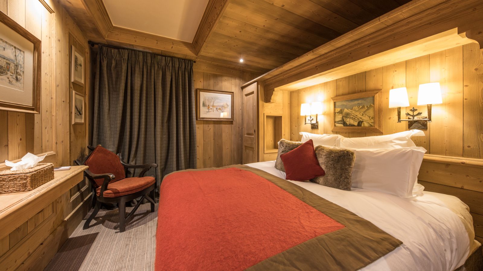 Luxury-Ski-Chalet-Val-I-Sere-Chalet-Montana-Oxford-Ski-Bedroom (25).jpg