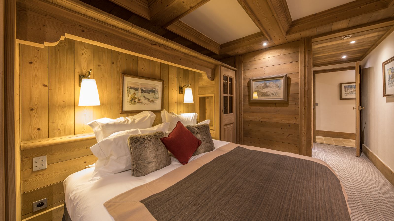 Luxury-Ski-Chalet-Val-I-Sere-Chalet-Montana-Oxford-Ski-Bedroom (26).jpg