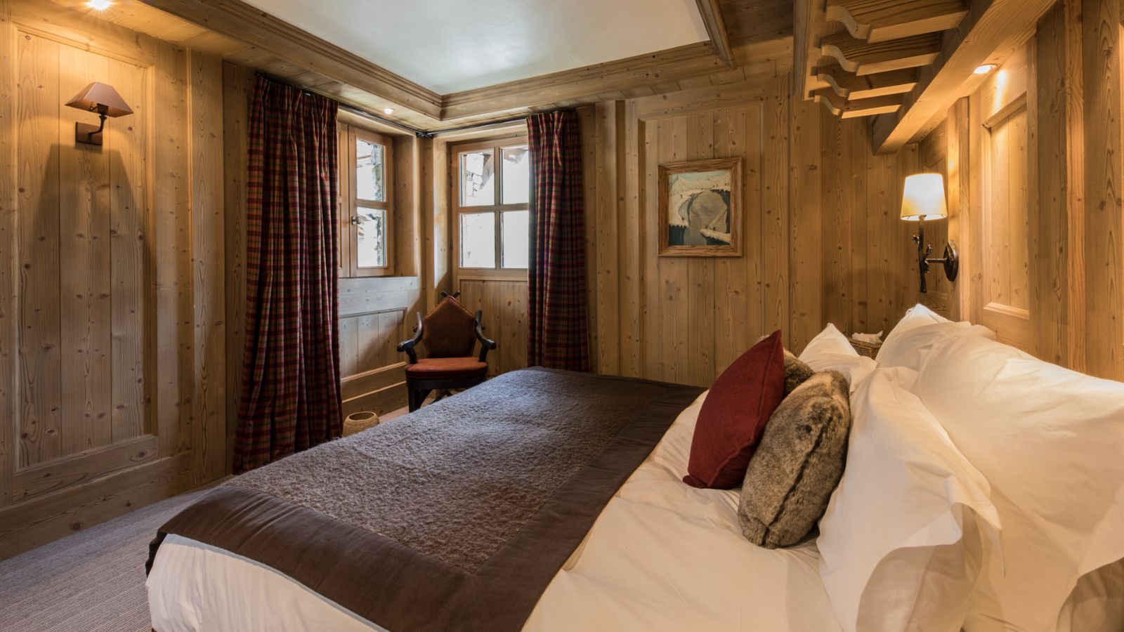 Luxury-Ski-Chalet-Val-I-Sere-Chalet-Montana-Oxford-Ski-Bedroom (43).jpg