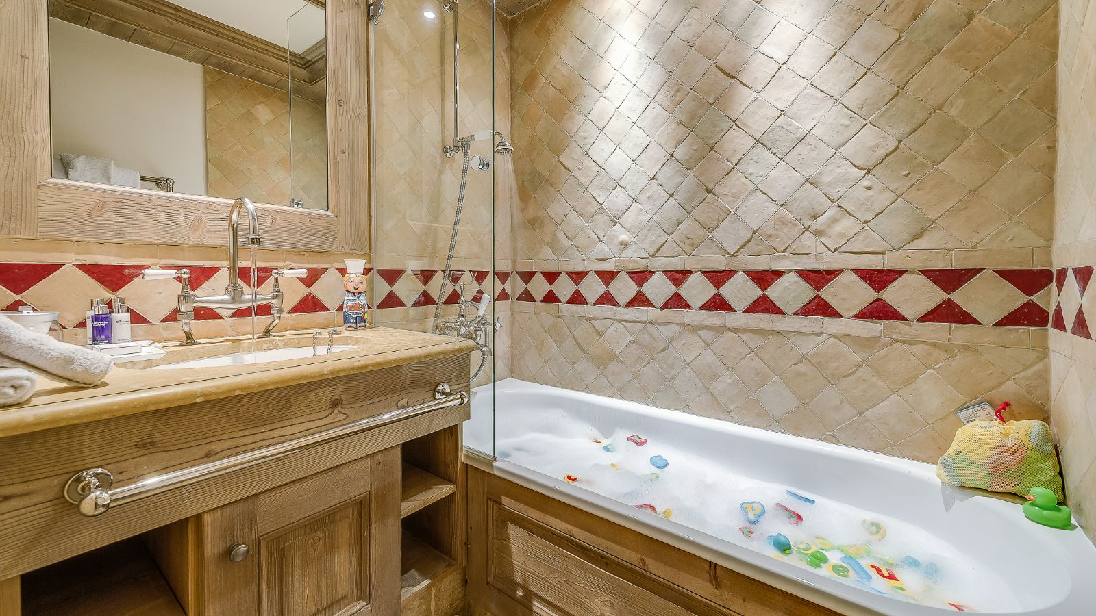 Luxury-Ski-Chalet-Val-I-Sere-Chalet-Montana-Oxford-Ski-Bedroom (56).jpg