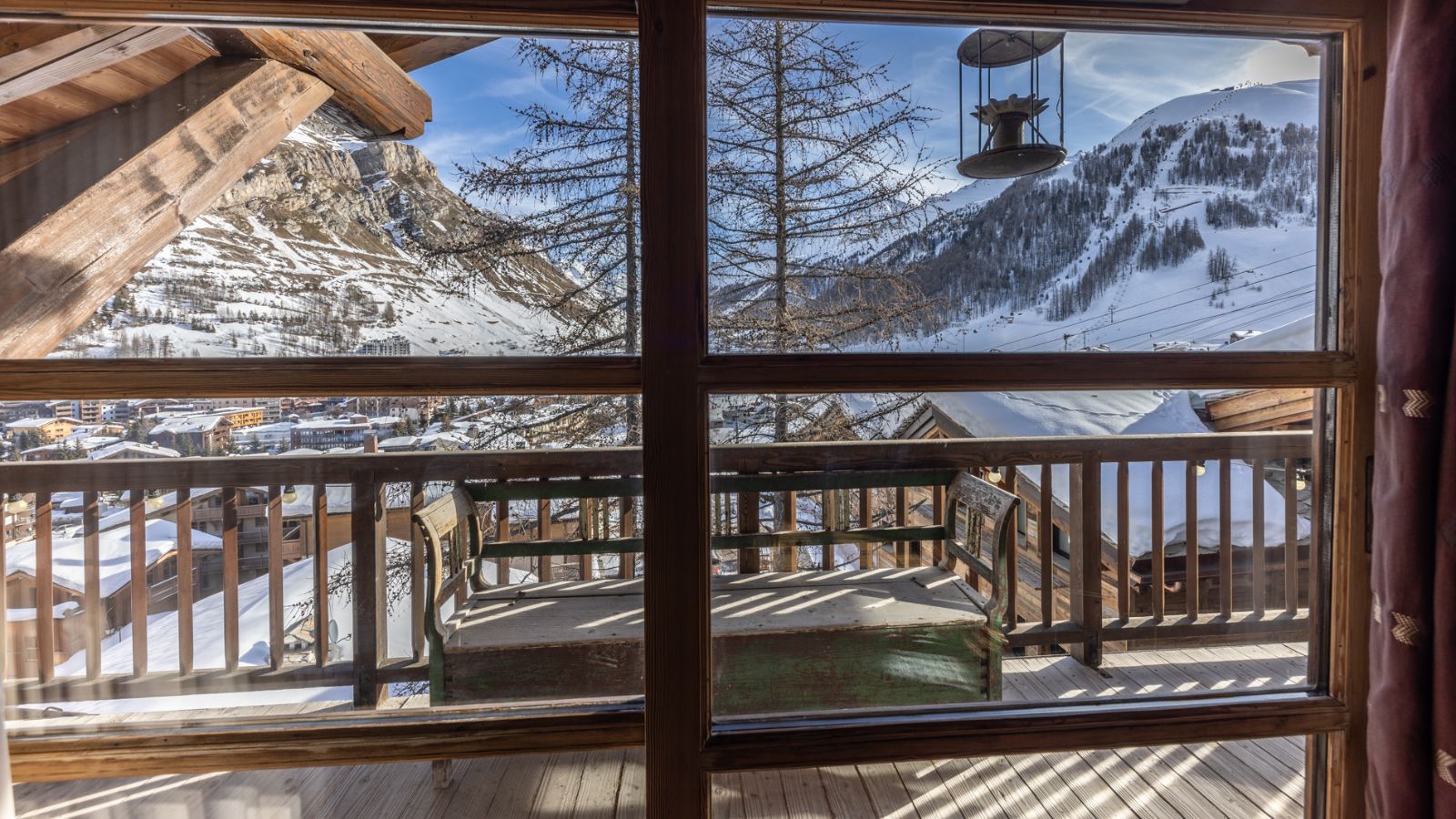 Luxury-Ski-Chalet-Val-I-Sere-Chalet-Montana-Oxford-Ski-Hot-Tub.jpg
