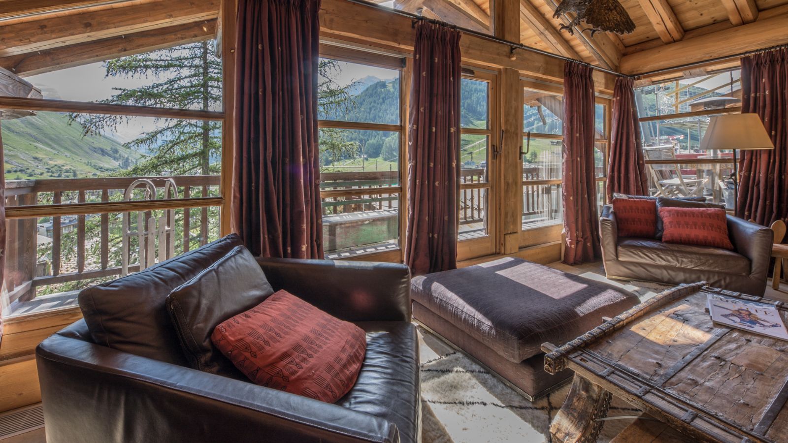 Luxury-Ski-Chalet-Val-I-Sere-Chalet-Montana-Oxford-Ski-Lounge4.jpg