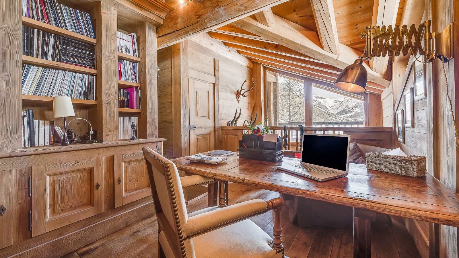 Luxury-Ski-Chalet-Val-I-Sere-Chalet-Montana-Oxford-Ski-Office.jpg