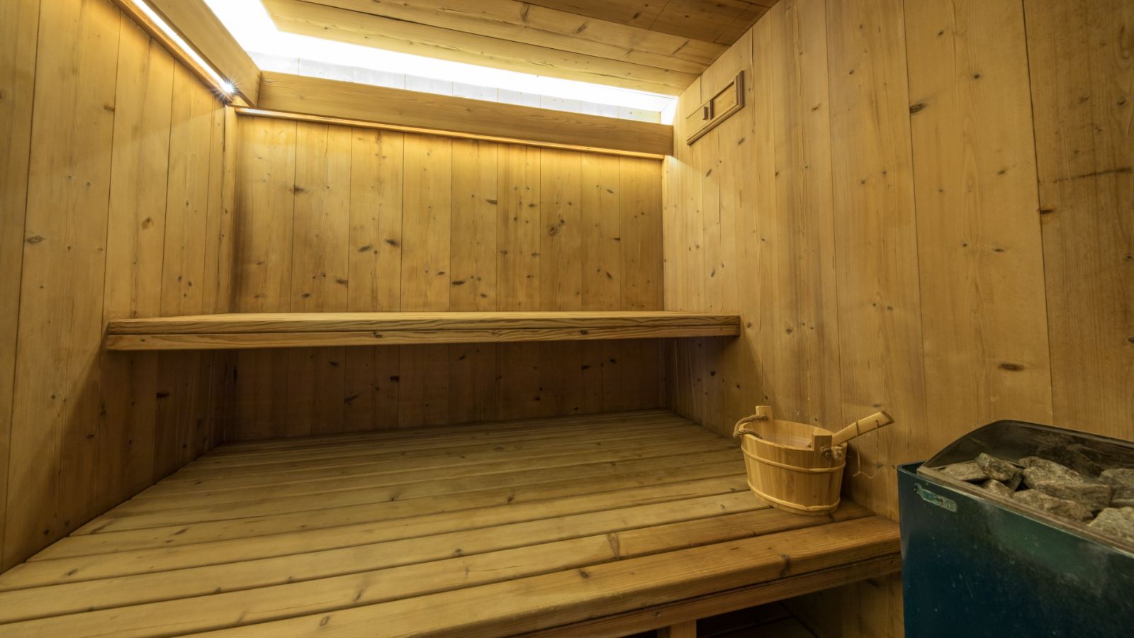 Luxury-Ski-Chalet-Val-I-Sere-Chalet-Montana-Oxford-Ski-Sauna.jpg