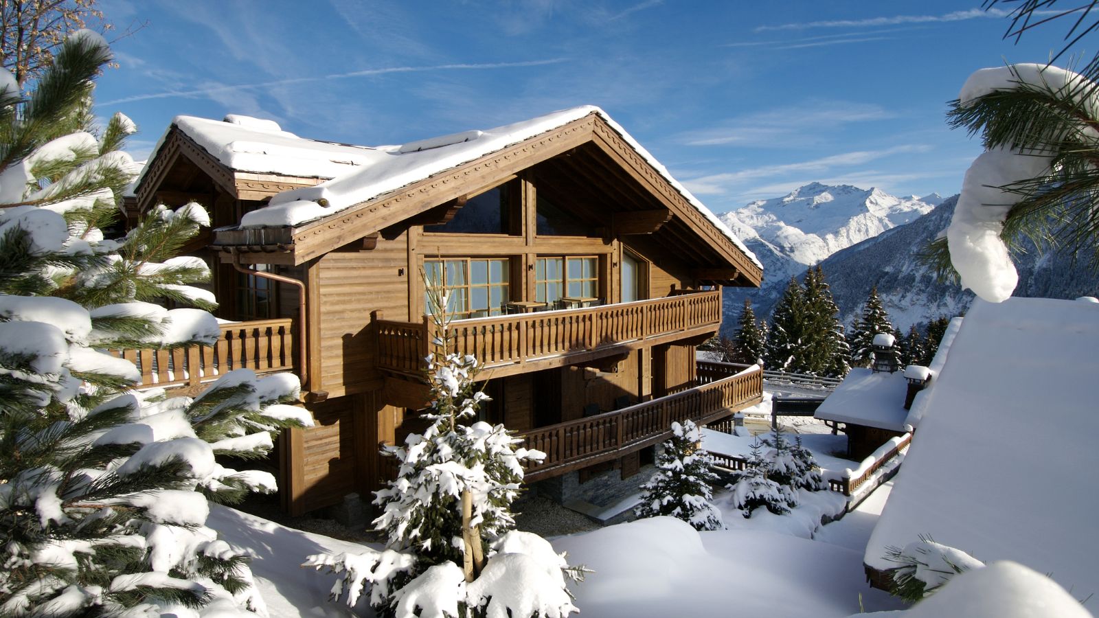 Luxury-ski-chalet-courchevel-chalet-le-blanchot-oxford-ski-exterior.jpg