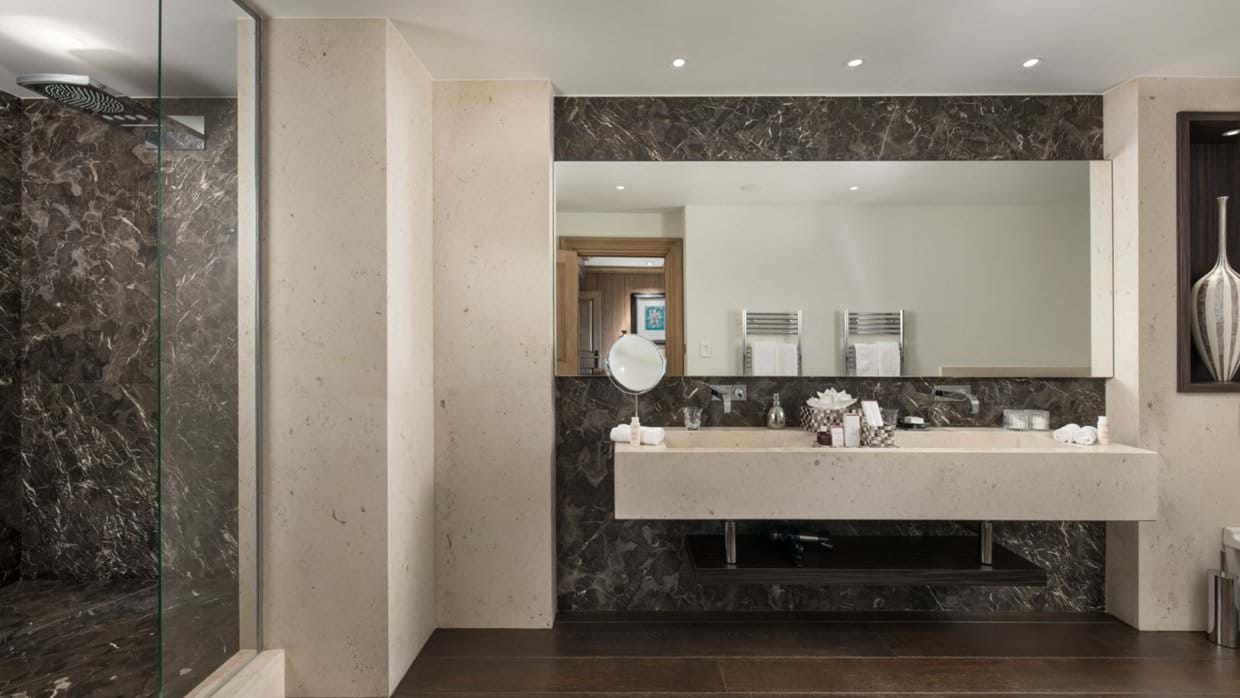 Luxury-ski-chalet-courchevel-chalet-le-blanchot-oxford-ski-bathroom.jpg