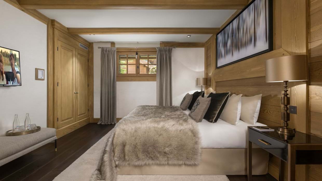 Luxury-ski-chalet-courchevel-chalet-le-blanchot-oxford-ski-bedroom (1).jpg