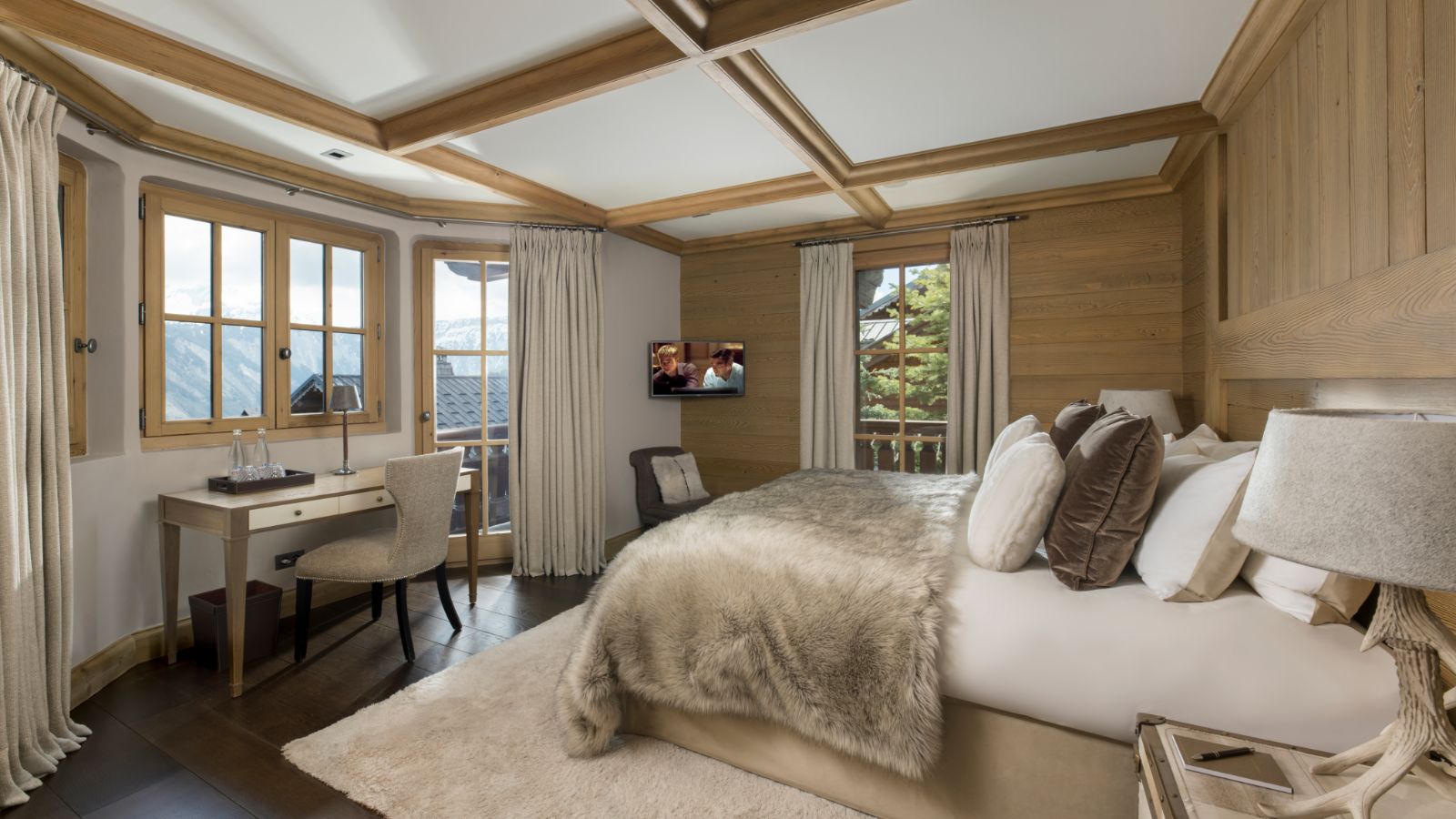 Luxury-ski-chalet-courchevel-chalet-le-blanchot-oxford-ski-bedroom2.jpg