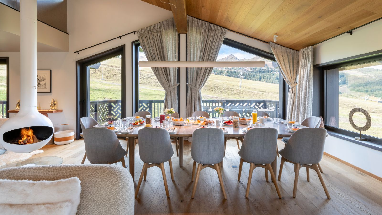 LuxurySki-Chalet-Courchevel-Chalet-Ascension-Oxford-Ski-Dining2.jpg