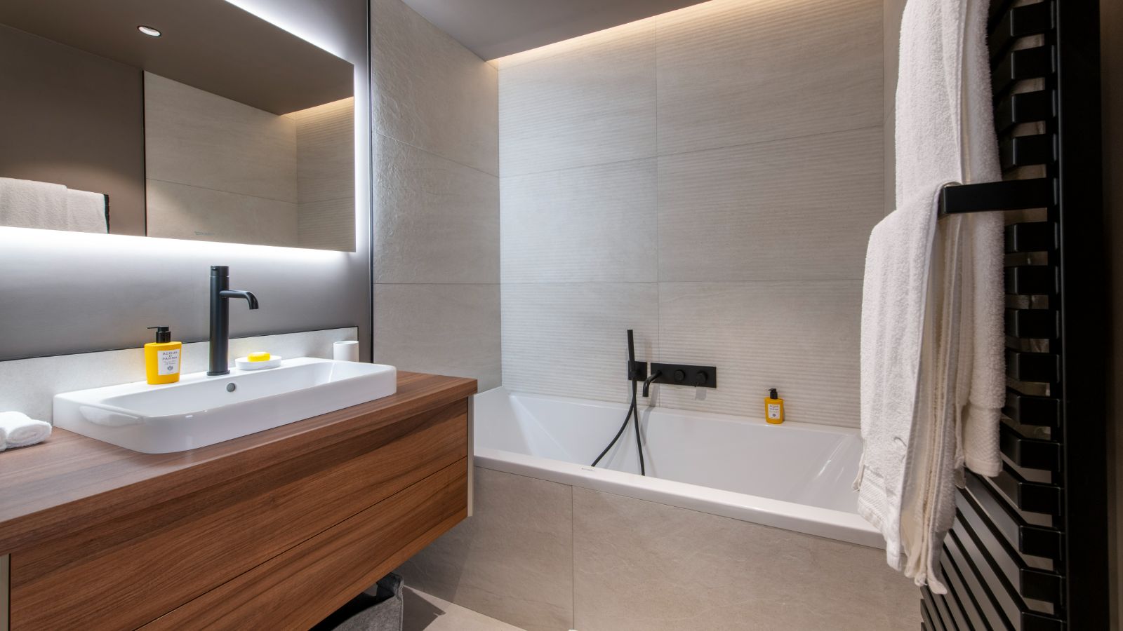 LuxurySki-Chalet-Courchevel-Chalet-Ascension-Oxford-Ski-Bathroom.jpg