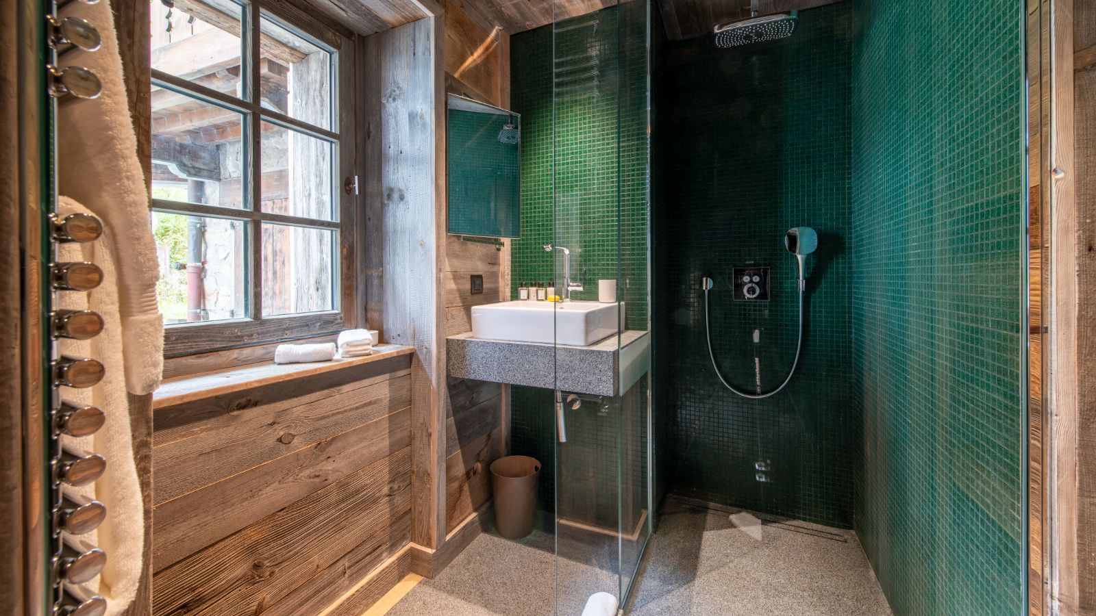 Luxury-Ski-Chalet-Courchevel-1850-Chalet-L-Arctique-Oxford-Ski-Bathroom.jpg