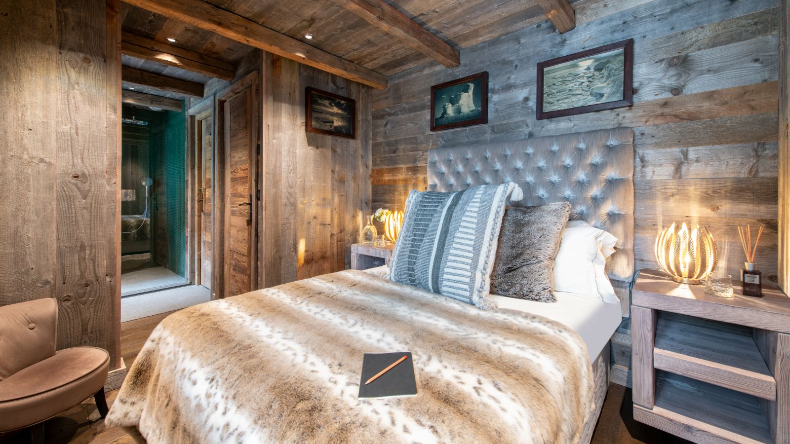 Luxury-Ski-Chalet-Courchevel-1850-Chalet-L-Arctique-Oxford-Ski-Bedroom (14).jpg