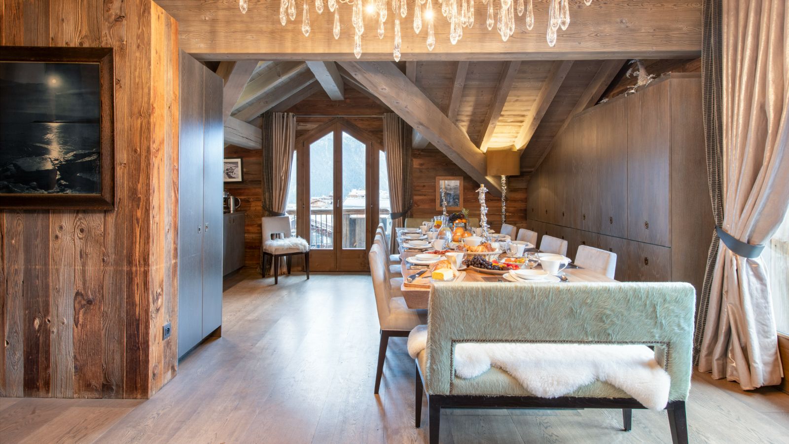 Luxury-Ski-Chalet-Courchevel-1850-Chalet-L-Arctique-Oxford-Ski-Dining2.jpg
