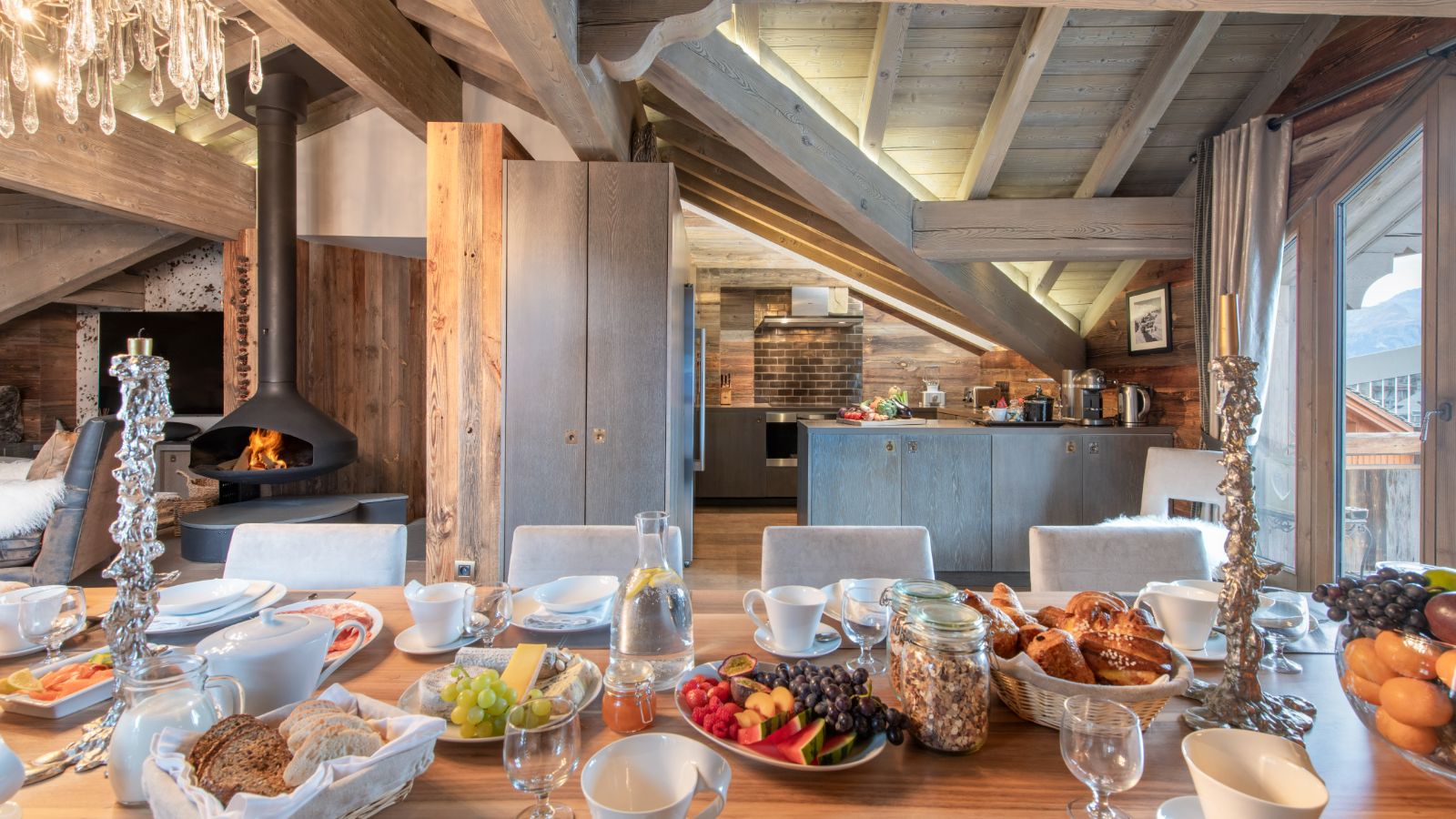 Luxury-Ski-Chalet-Courchevel-1850-Chalet-L-Arctique-Oxford-Ski-Dining4.jpg