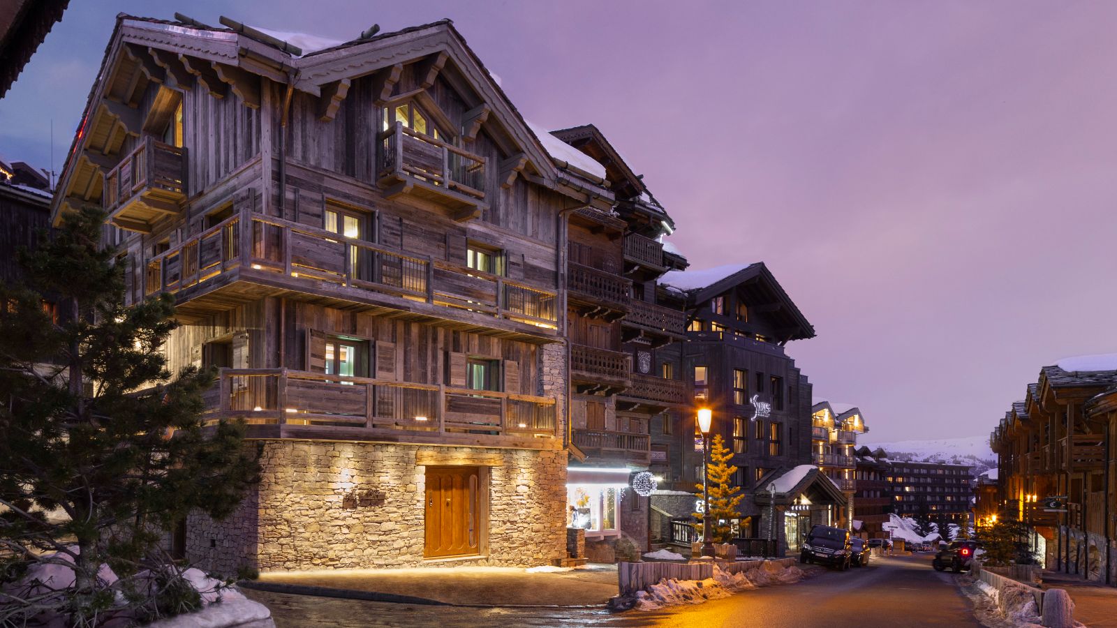 Luxury-Ski-Chalet-Courchevel-1850-Chalet-L-Arctique-Oxford-Ski-Exterior2.jpg