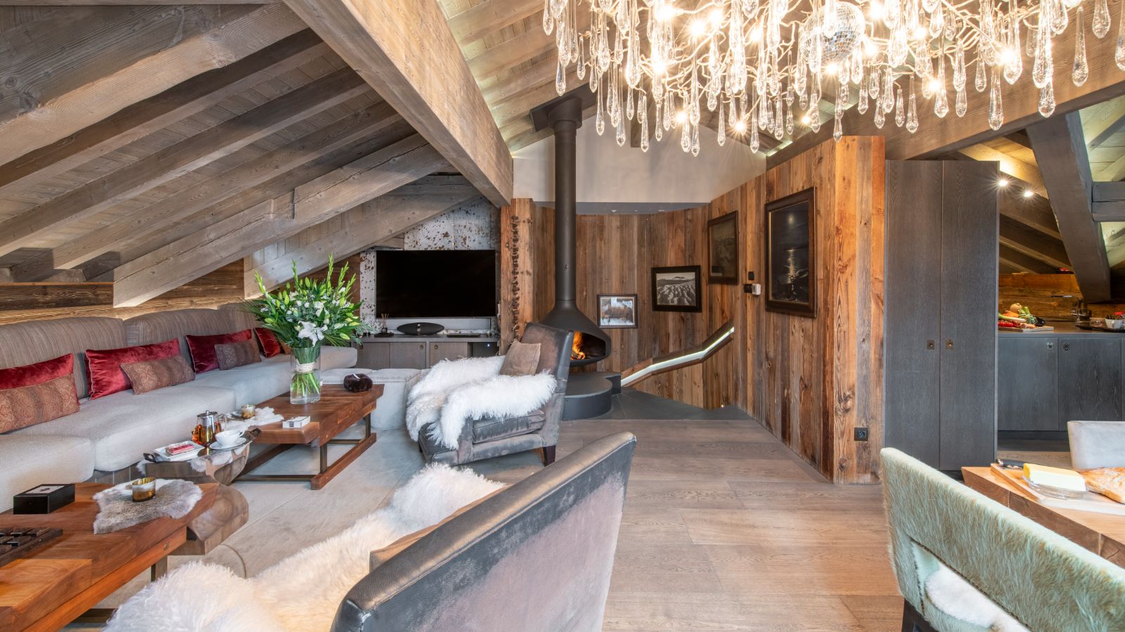 Luxury-Ski-Chalet-Courchevel-1850-Chalet-L-Arctique-Oxford-Ski-Lounge2.jpg