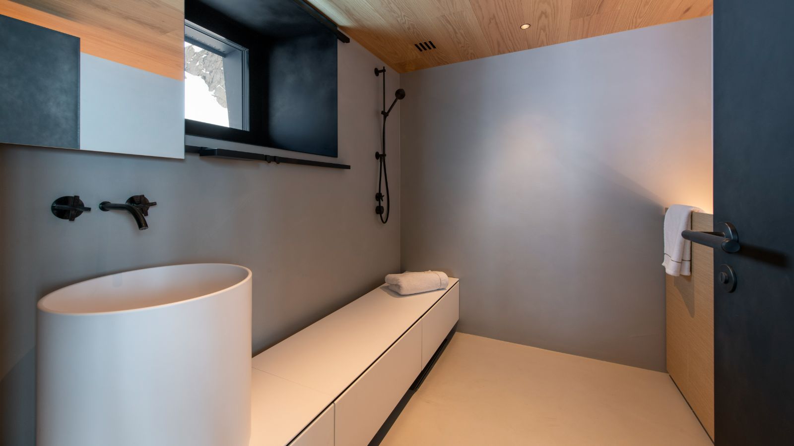 Luxury-Ski-Chalet-Verbier-Cabane-Tortin-Oxford-Ski-Bathroom.jpg