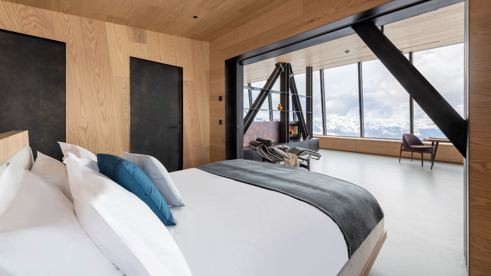 Luxury-Ski-Chalet-Verbier-Cabane-Tortin-Oxford-Ski-Bedroom (16).jpg