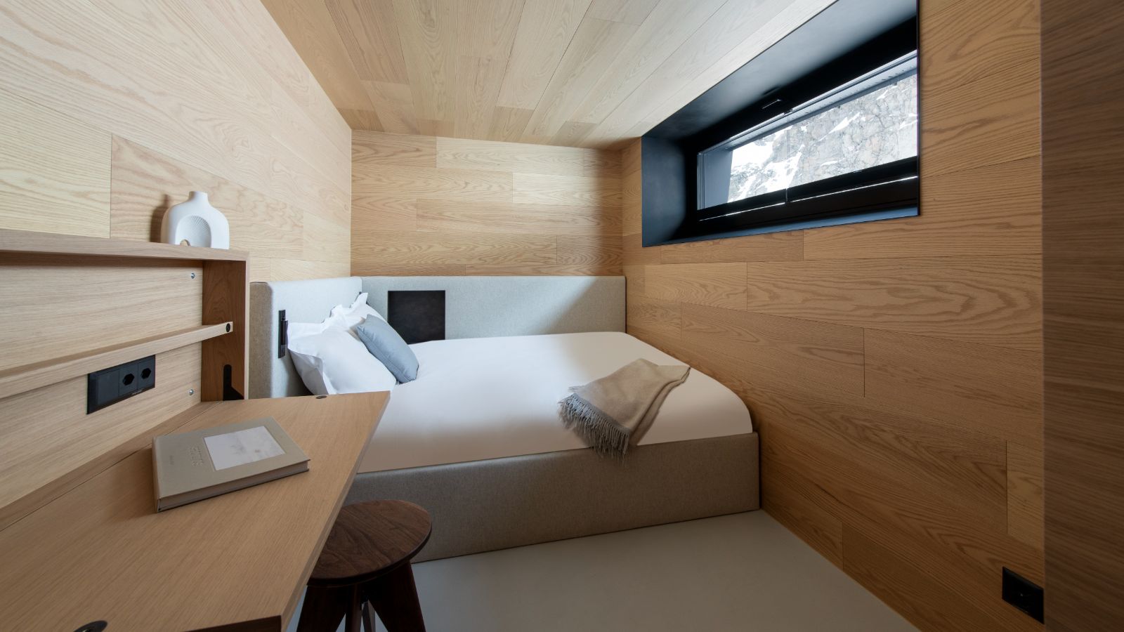 Luxury-Ski-Chalet-Verbier-Cabane-Tortin-Oxford-Ski-Bedroom (18).jpg