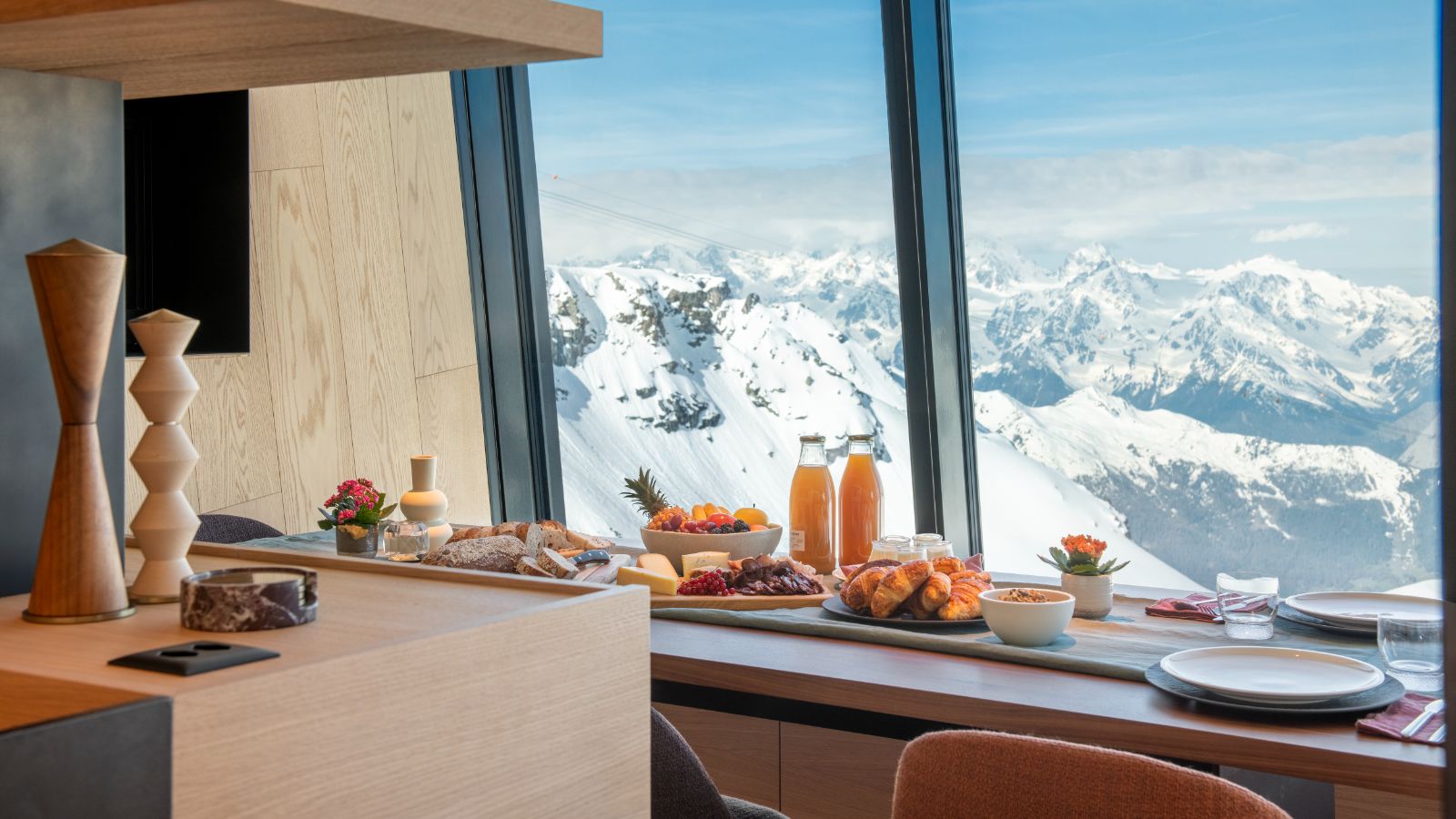 Luxury-Ski-Chalet-Verbier-Cabane-Tortin-Oxford-Ski-Dining.jpg