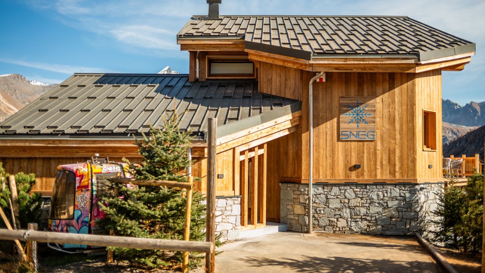 luxury-ski-chalets-tignes-chalet-sneg-oxford-ski (4).jpg