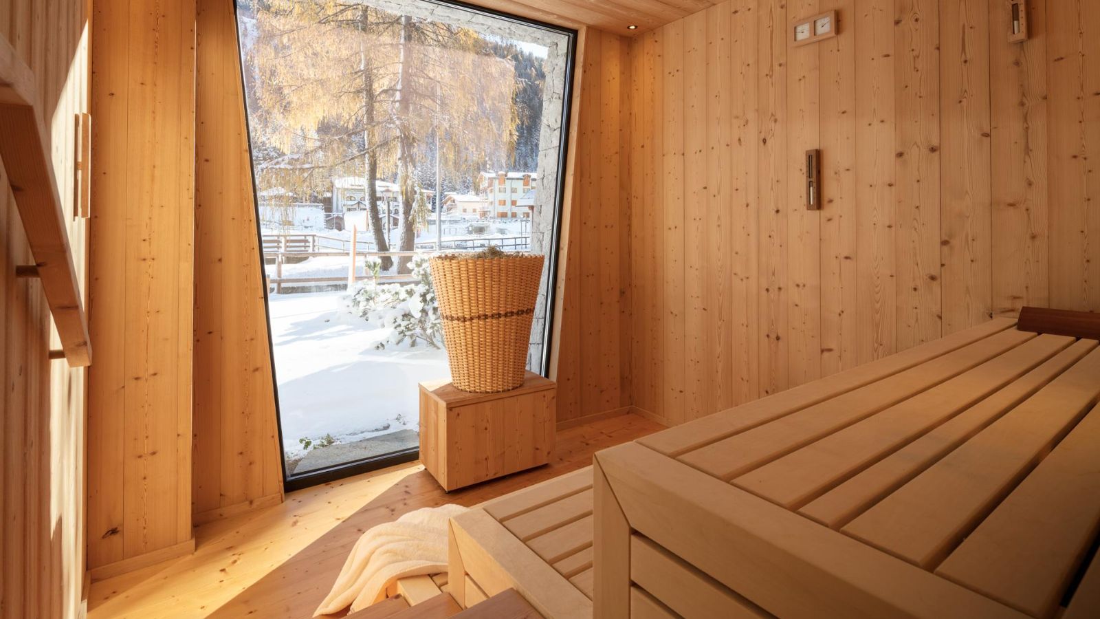 Luxury-Ski-Apartment-Madonna-di-Campiglio-Apartment-Nardis-oxford-ski-sauna.jpg