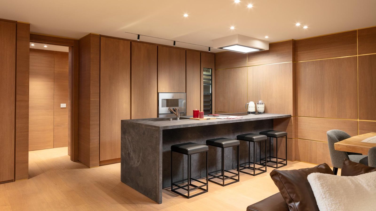 Luxury-Ski-Apartment-Madonna-di-Campiglio-Apartment-Nardis-oxford-ski-kitchen.jpg