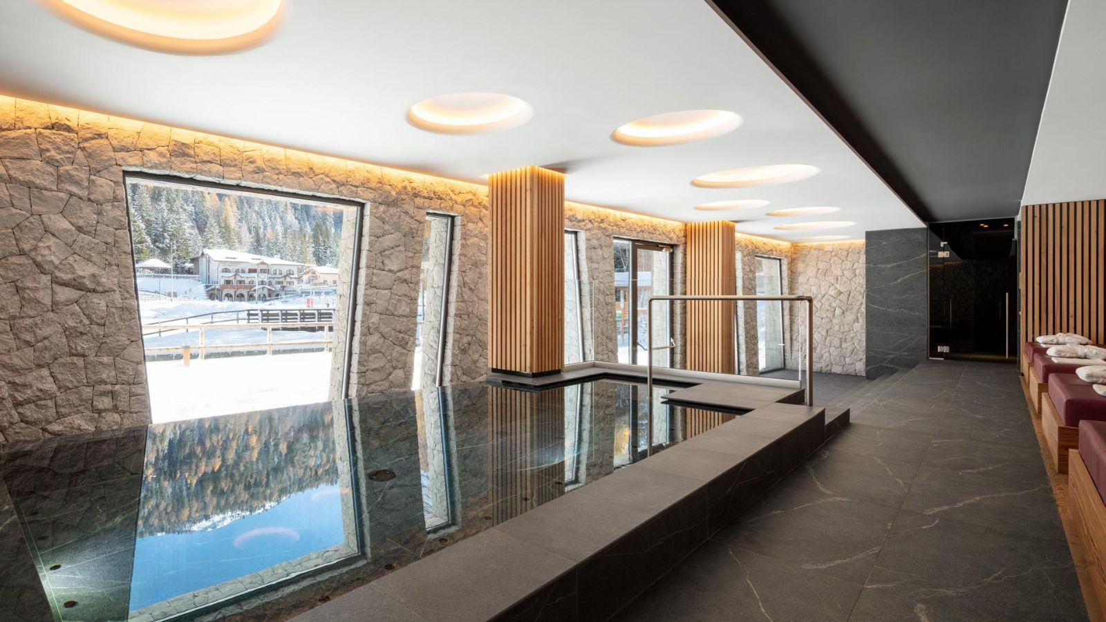 Luxury-Ski-Apartment-Madonna-di-Campiglio-Apartment-Alimonta-Oxford-Ski-Bedroom (10).jpg