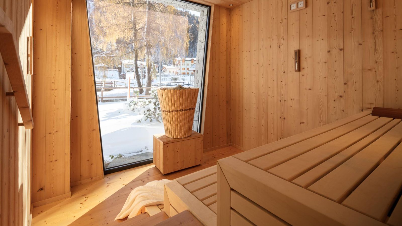 Luxury-Ski-Apartment-Madonna-di-Campiglio-Apartment-Alimonta-Oxford-Ski-Sauna.jpg