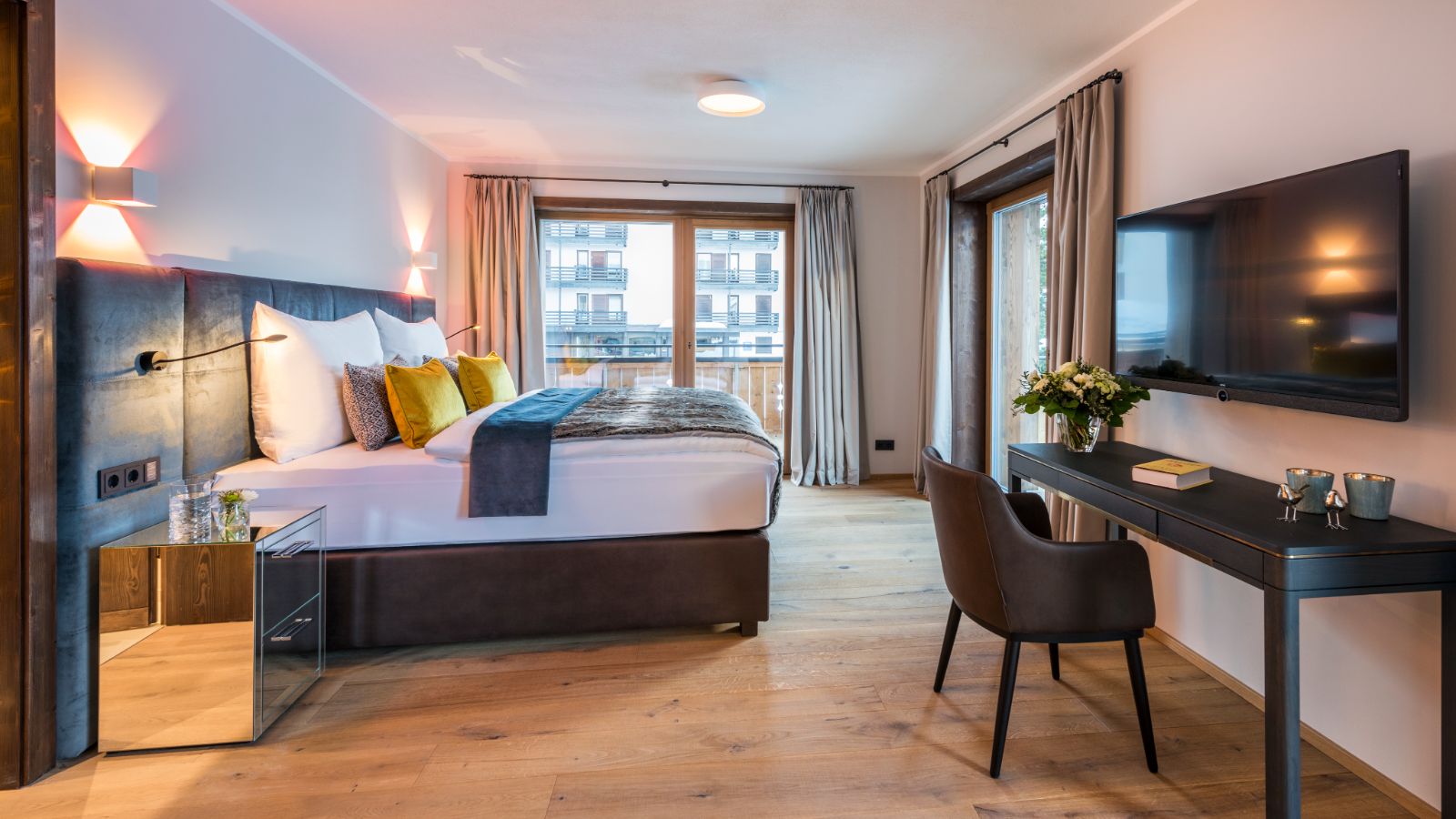 Luxury-Ski-Chalet-Lech-Balegia-3-Oxford-Ski-Bedroom (4).jpg