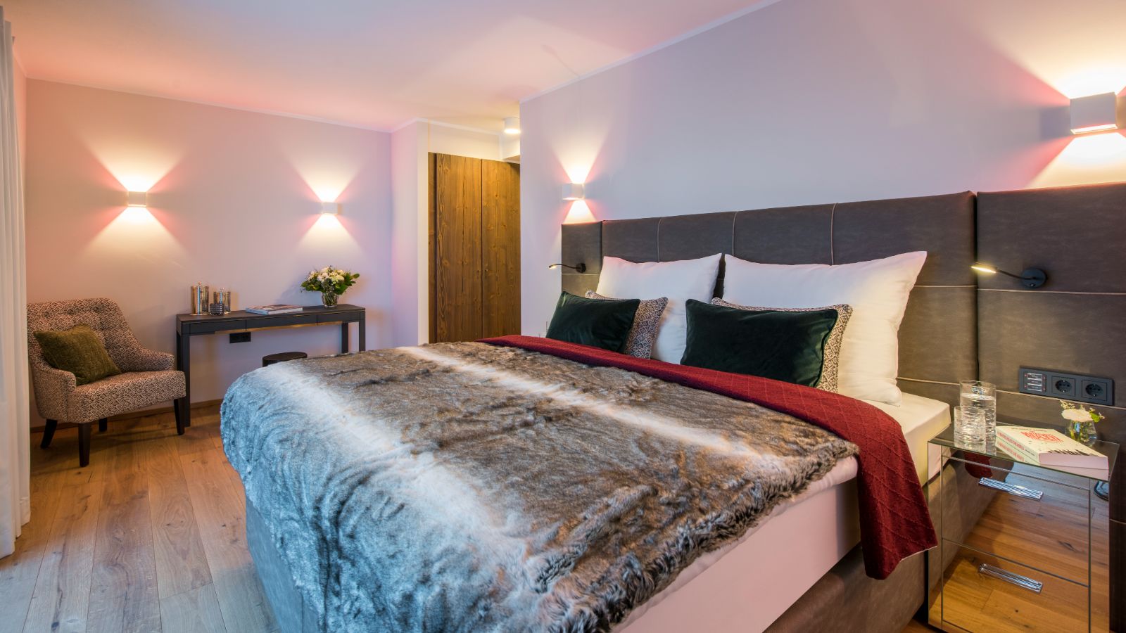 Luxury-Ski-Chalet-Lech-Balegia-3-Oxford-Ski-Bedroom (18).jpg