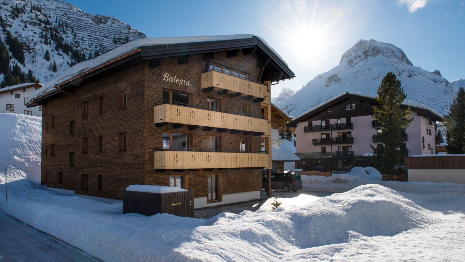 Luxury-Ski-Chalet-Lech-Balegia-3-Oxford-Ski-Exterior.jpg
