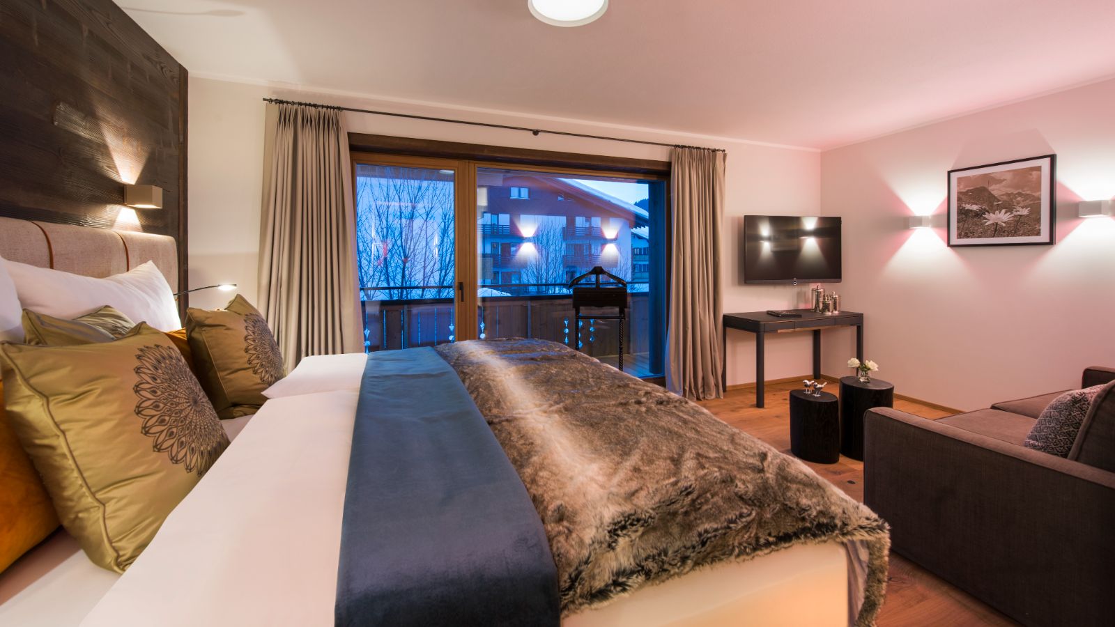 Luxury-Ski-Chalet-Lech-Balegia-4-Oxford-Ski-Bedroom (3).jpg