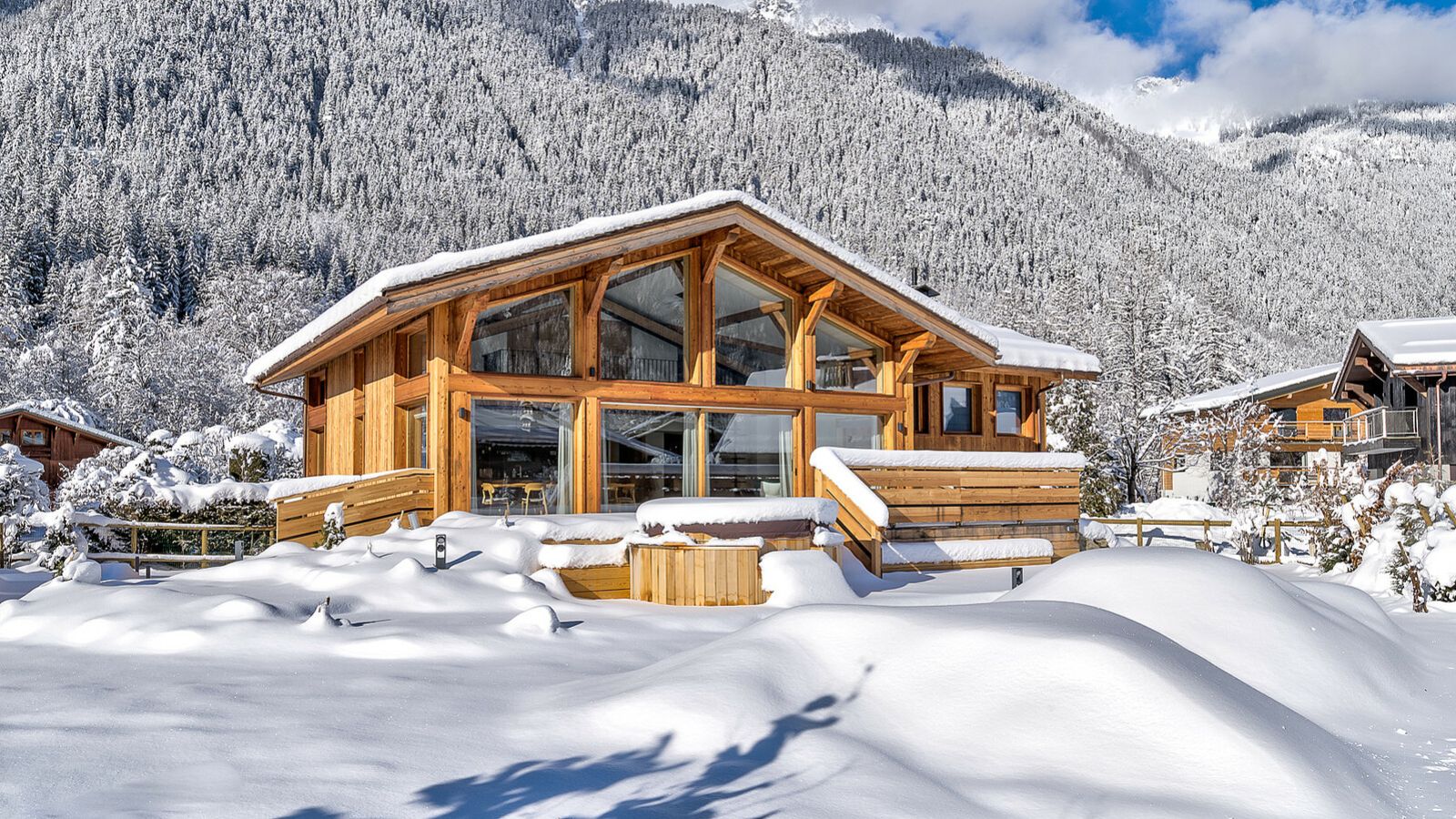 Luxury-Ski-Chalet-Chamonix-Chalet-Trois-Seours-Oxford-Ski-Exterior.jpg