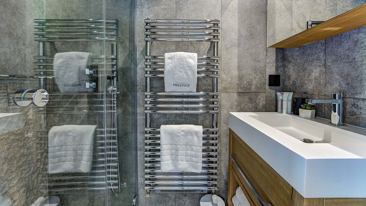 Luxury-Ski-Chalet-Chamonix-Chalet-Red-Fox-Oxford-Ski-Bathroom2.jpg