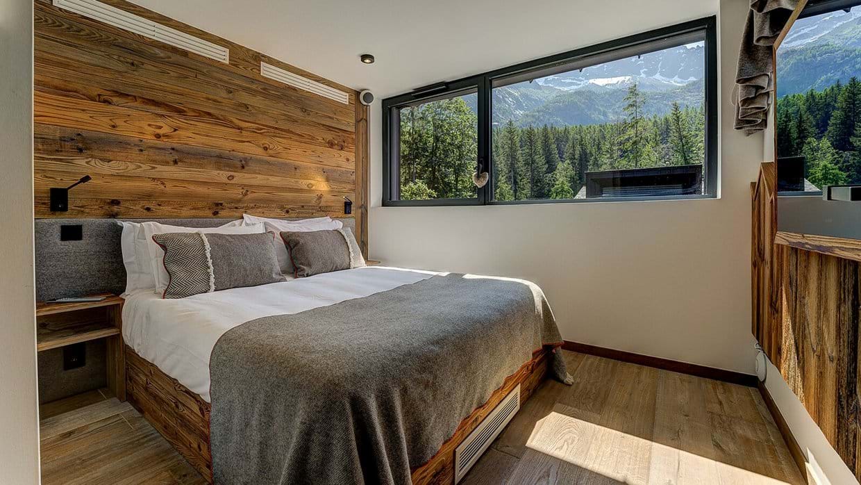 Luxury-Ski-Chalet-Chamonix-Chalet-Red-Fox-Oxford-Ski-Bedroom (13).jpg