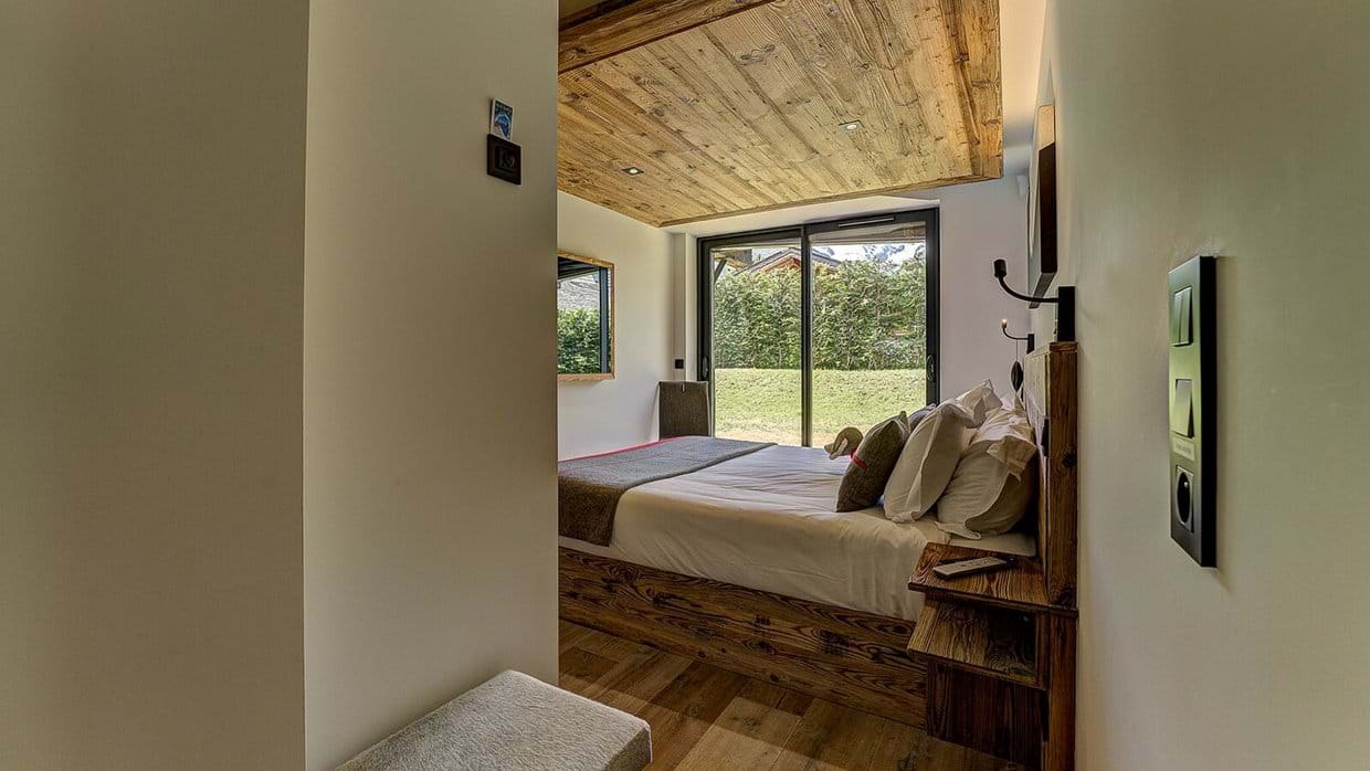 Luxury-Ski-Chalet-Chamonix-Chalet-Red-Fox-Oxford-Ski-Bedroom (14).jpg