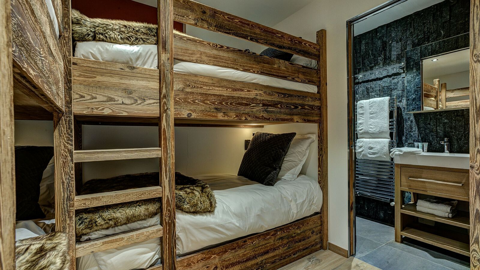 Luxury-Ski-Chalet-Chamonix-Chalet-Red-Fox-Oxford-Ski-Bunk-Bedroom (10).jpg