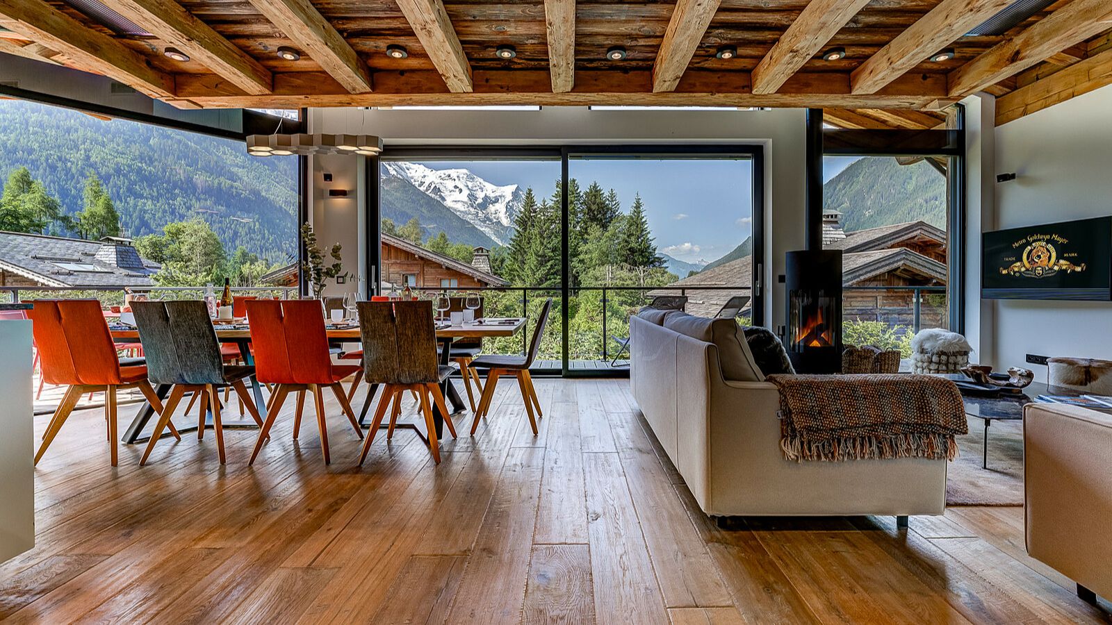 Luxury-Ski-Chalet-Chamonix-Chalet-Red-Fox-Oxford-Ski-Dining.jpg