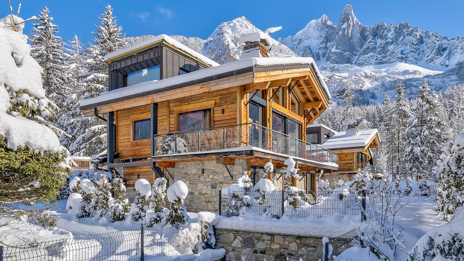 Luxury-Ski-Chalet-Chamonix-Chalet-Red-Fox-Oxford-Ski-Exterior.jpg