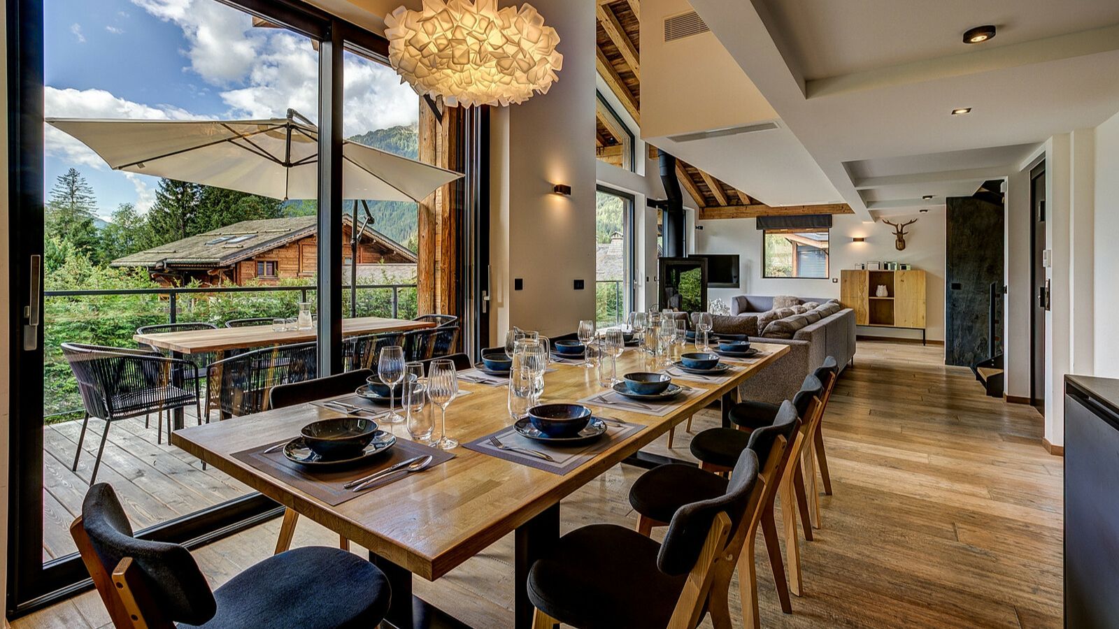 Luxury-Ski-Chalet-Chamonix-Chalet-Black-Pearl-Oxford-Ski-Dining.jpg