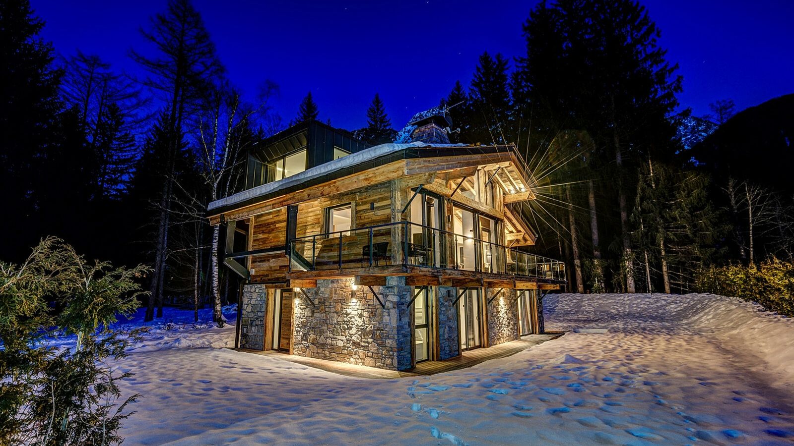 Luxury-Ski-Chalet-Chamonix-Chalet-Black-Pearl-Oxford-Ski-Exterior.jpg