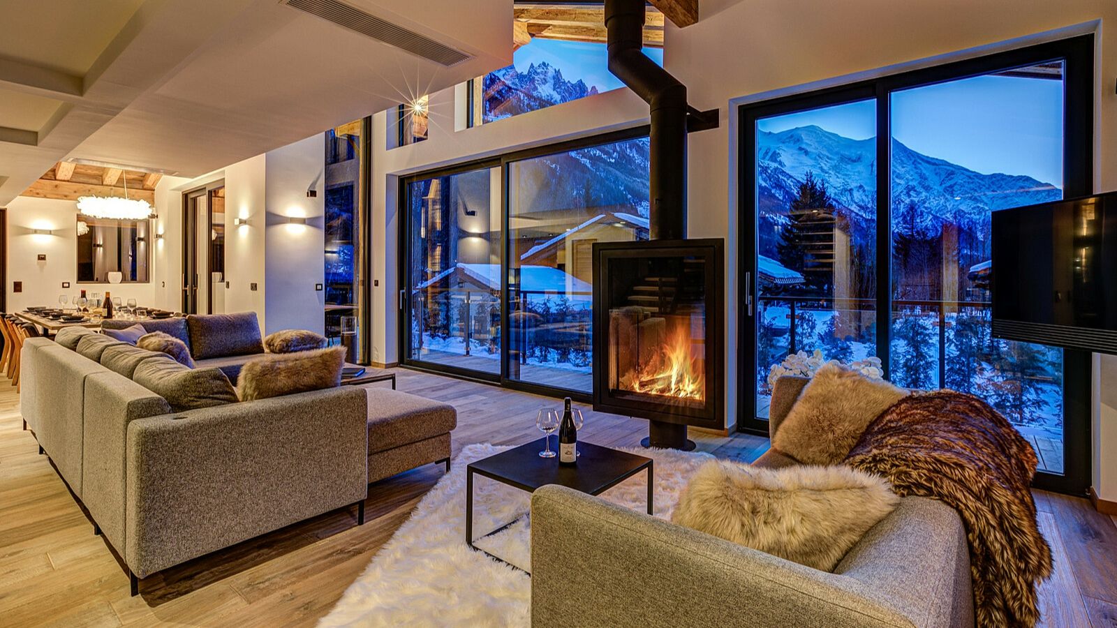 Luxury-Ski-Chalet-Chamonix-Chalet-Black-Pearl-Oxford-Ski-Lounge4 (2).jpg