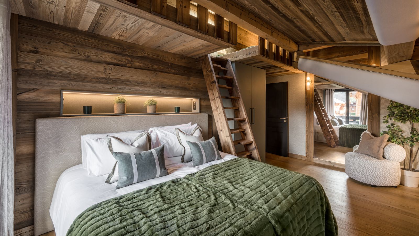 Luxury-Ski-Chalet-Morzine-The-Bungo-Oxford-Ski-Bedroom (2).jpg